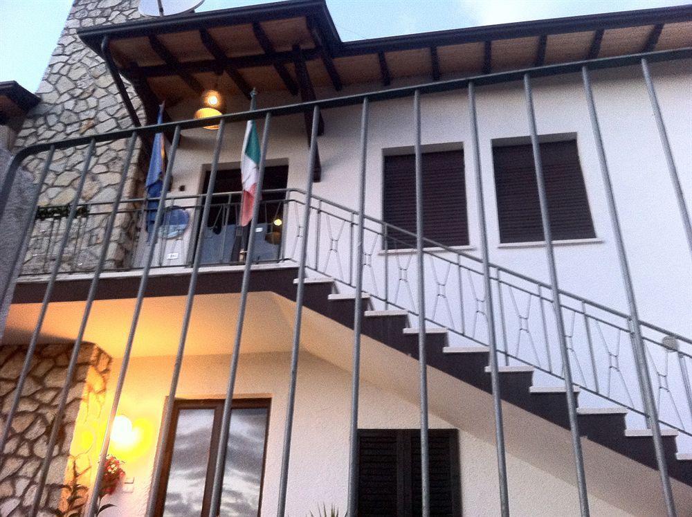 Villa De Ros Salò Exteriör bild